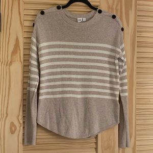 gap sweater